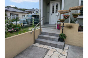 玄関ポーチ・アプローチ手摺取り付け工事