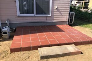 ウッドデッキ撤去、土間タイル施工工事